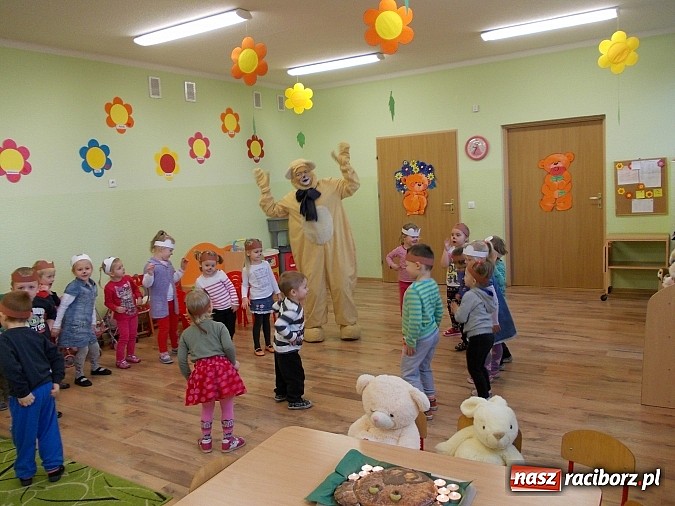 Zdjęcie w galerii na portalu naszraciborz.pl: Dzień Pluszowego Misia w Przedszkolu w Pietrowicach Wielkich wiadomości z regionu