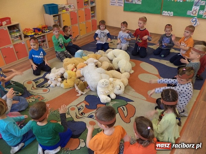Zdjęcie w galerii na portalu naszraciborz.pl: Dzień Pluszowego Misia w Przedszkolu w Pietrowicach Wielkich wiadomości z regionu