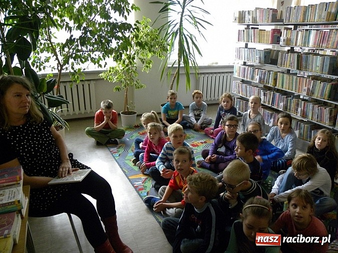 Zdjęcie w galerii na portalu naszraciborz.pl: Rodzic czyta mi bajkę wiadomości z regionu