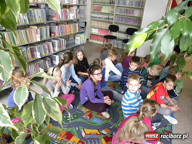 Zdjęcie w galerii na portalu naszraciborz.pl: Rodzic czyta mi bajkę wiadomości z regionu