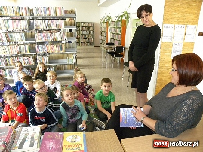 Zdjęcie w galerii na portalu naszraciborz.pl: Rodzic czyta mi bajkę wiadomości z regionu