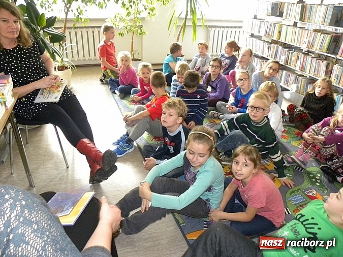 Zdjęcie w galerii na portalu naszraciborz.pl: Rodzic czyta mi bajkę wiadomości z regionu