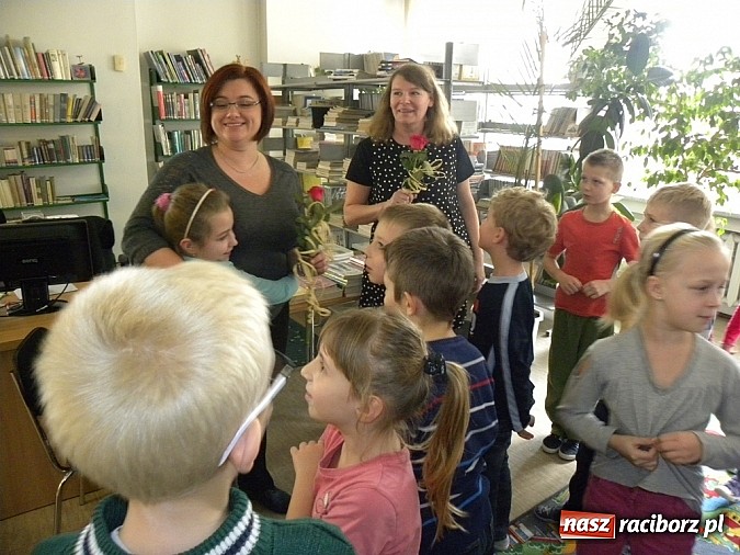 Zdjęcie w galerii na portalu naszraciborz.pl: Rodzic czyta mi bajkę wiadomości z regionu