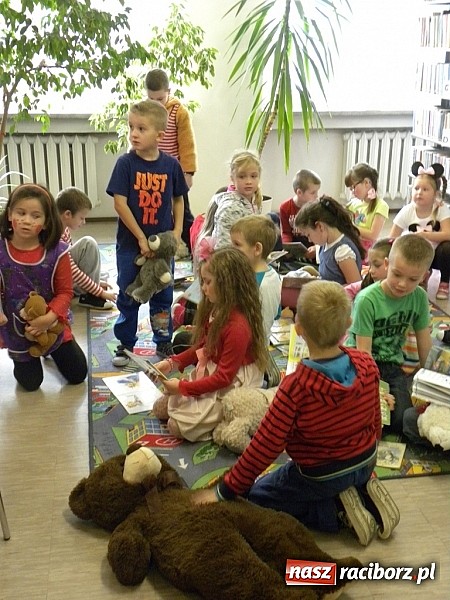 Zdjęcie w galerii na portalu naszraciborz.pl: Rodzic czyta mi bajkę wiadomości z regionu