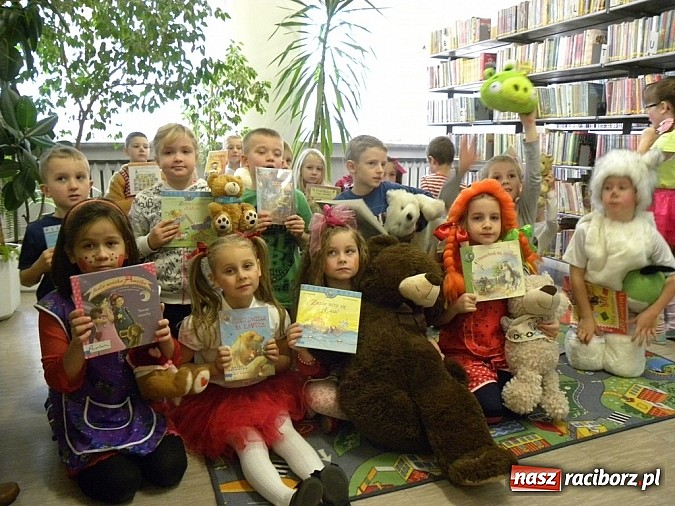 Zdjęcie w galerii na portalu naszraciborz.pl: Rodzic czyta mi bajkę wiadomości z regionu