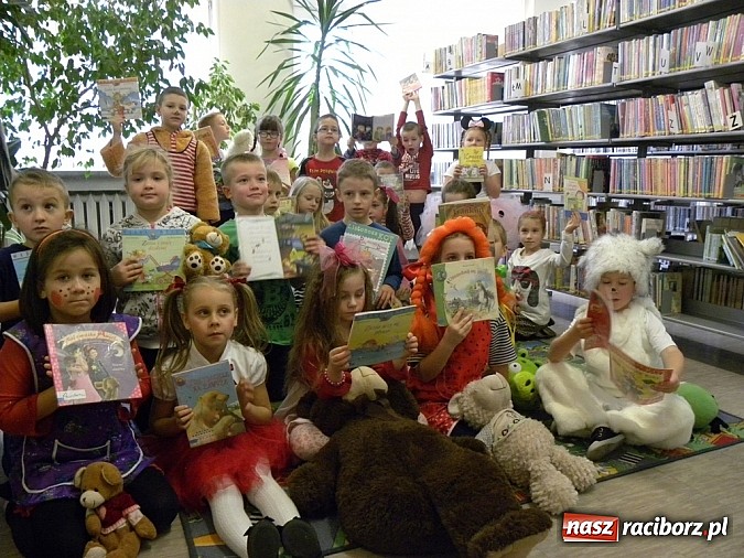 Zdjęcie w galerii na portalu naszraciborz.pl: Rodzic czyta mi bajkę wiadomości z regionu