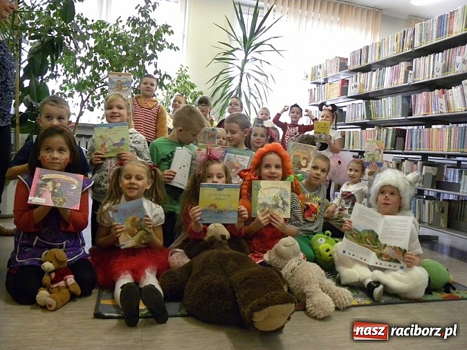 Zdjęcie w galerii na portalu naszraciborz.pl: Rodzic czyta mi bajkę wiadomości z regionu