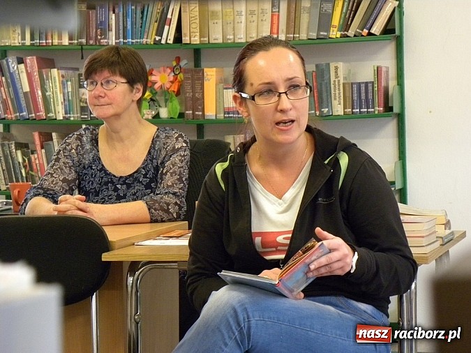 Zdjęcie w galerii na portalu naszraciborz.pl: Rodzic czyta mi bajkę wiadomości z regionu