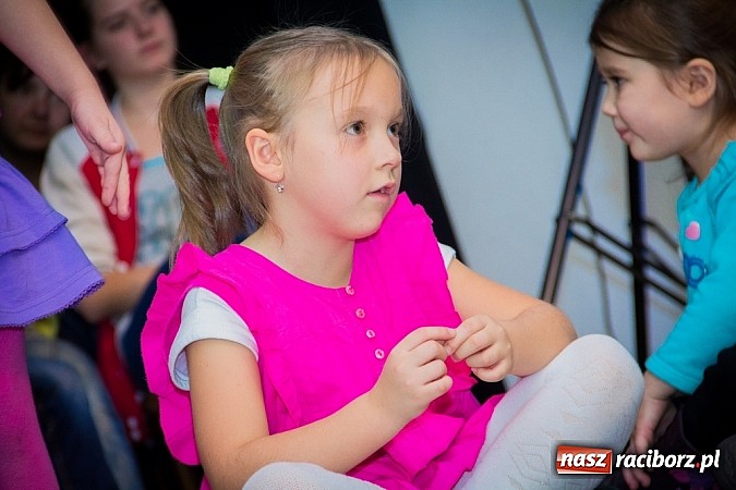 Zdjęcie w galerii na portalu naszraciborz.pl: Jesienne tańczenie w MDK wiadomości z regionu