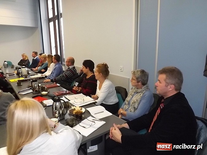 Zdjęcie w galerii na portalu naszraciborz.pl: Wicekurator pochwalił dyrektor&oacute;w raciborskich plac&oacute;wek oświatowych wiadomości z regionu