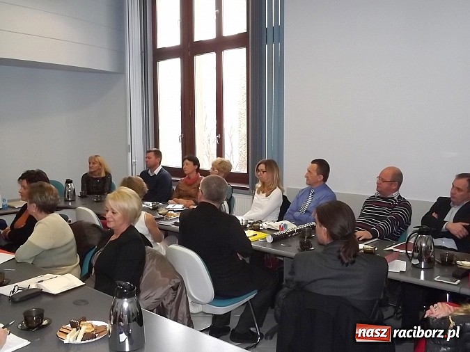 Zdjęcie w galerii na portalu naszraciborz.pl: Wicekurator pochwalił dyrektor&oacute;w raciborskich plac&oacute;wek oświatowych wiadomości z regionu