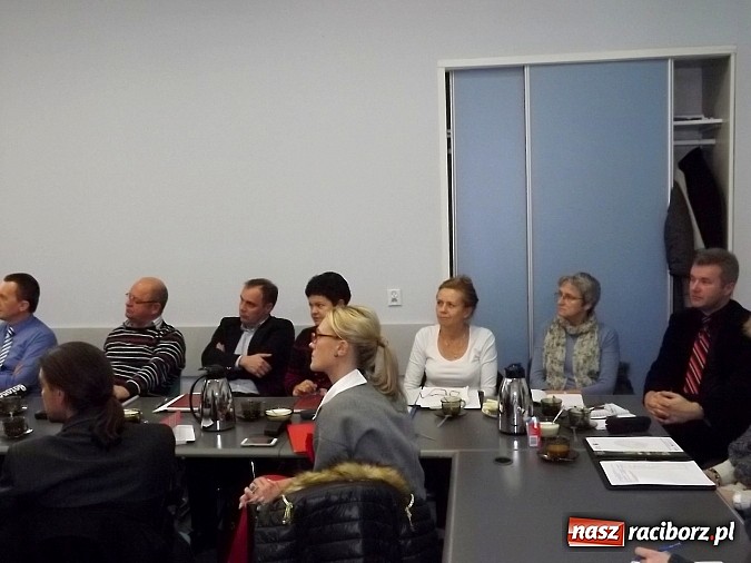 Zdjęcie w galerii na portalu naszraciborz.pl: Wicekurator pochwalił dyrektor&oacute;w raciborskich plac&oacute;wek oświatowych wiadomości z regionu