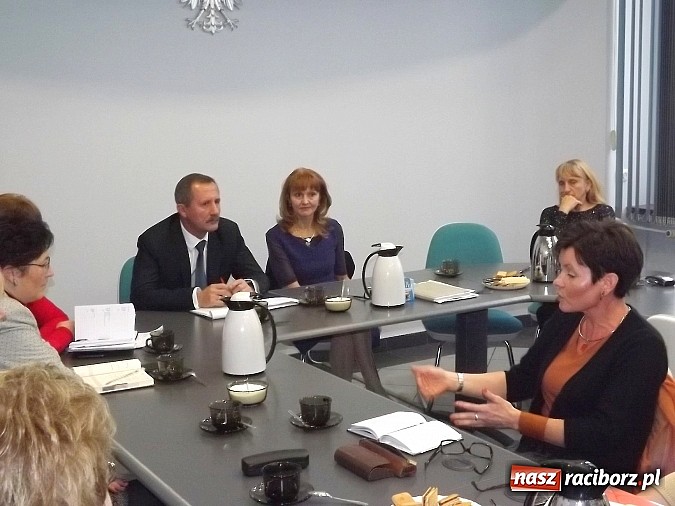 Zdjęcie w galerii na portalu naszraciborz.pl: Wicekurator pochwalił dyrektor&oacute;w raciborskich plac&oacute;wek oświatowych wiadomości z regionu