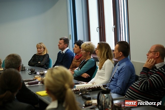 Zdjęcie w galerii na portalu naszraciborz.pl: Wicekurator pochwalił dyrektor&oacute;w raciborskich plac&oacute;wek oświatowych wiadomości z regionu