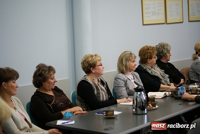 Zdjęcie w galerii na portalu naszraciborz.pl: Wicekurator pochwalił dyrektor&oacute;w raciborskich plac&oacute;wek oświatowych wiadomości z regionu