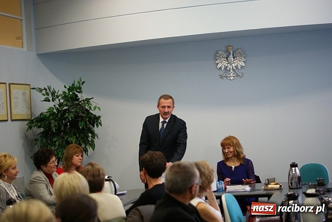 Zdjęcie w galerii na portalu naszraciborz.pl: Wicekurator pochwalił dyrektor&oacute;w raciborskich plac&oacute;wek oświatowych wiadomości z regionu