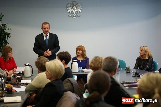 Zdjęcie w galerii na portalu naszraciborz.pl: Wicekurator pochwalił dyrektor&oacute;w raciborskich plac&oacute;wek oświatowych wiadomości z regionu
