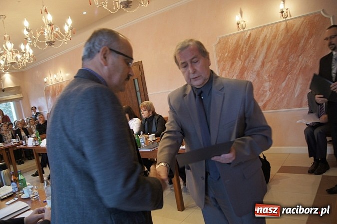 Zdjęcie w galerii na portalu naszraciborz.pl: Radni i w&oacute;jt w Nędzy już po ślubowaniu wiadomości z regionu