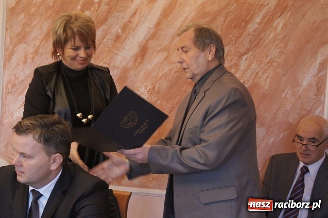 Zdjęcie w galerii na portalu naszraciborz.pl: Radni i w&oacute;jt w Nędzy już po ślubowaniu wiadomości z regionu