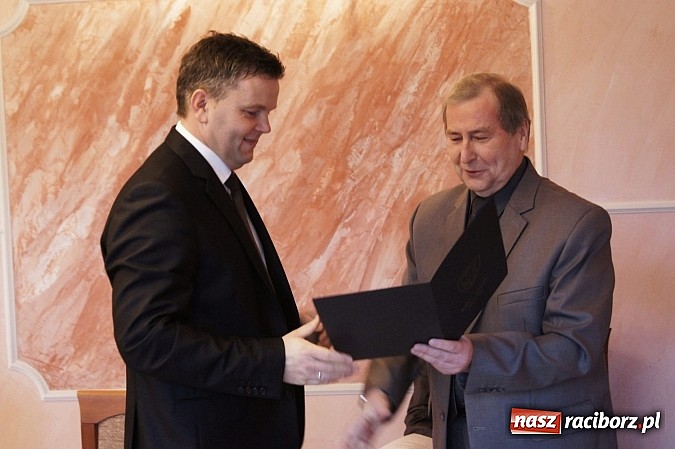 Zdjęcie w galerii na portalu naszraciborz.pl: Radni i w&oacute;jt w Nędzy już po ślubowaniu wiadomości z regionu