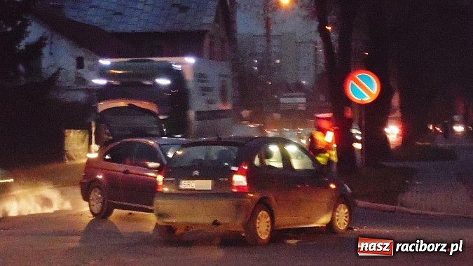 Zdjęcie w galerii na portalu naszraciborz.pl: Zderzenie citroena i bmw na skrzyżowaniu Kościuszki z Łąkową wiadomości z regionu