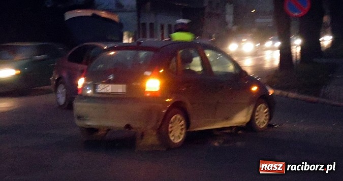 Zdjęcie w galerii na portalu naszraciborz.pl: Zderzenie citroena i bmw na skrzyżowaniu Kościuszki z Łąkową wiadomości z regionu