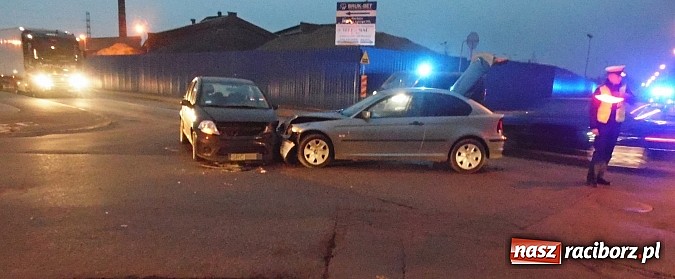 Zdjęcie w galerii na portalu naszraciborz.pl: Zderzenie citroena i bmw na skrzyżowaniu Kościuszki z Łąkową wiadomości z regionu