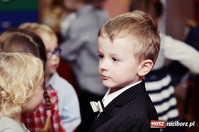 Zdjęcie w galerii na portalu naszraciborz.pl: Prezydent pasował przedszkolaki w Przedszkolu nr 23 wiadomości z regionu