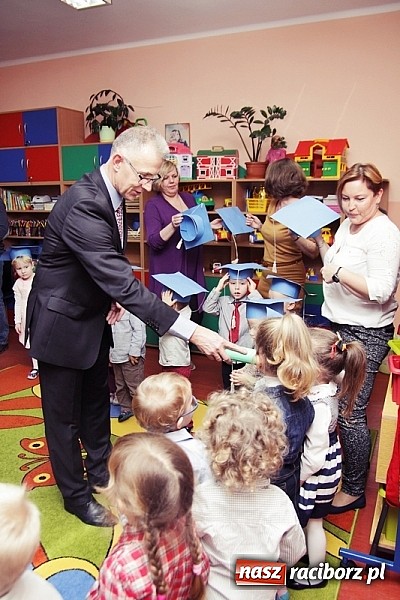 Zdjęcie w galerii na portalu naszraciborz.pl: Prezydent pasował przedszkolaki w Przedszkolu nr 23 wiadomości z regionu