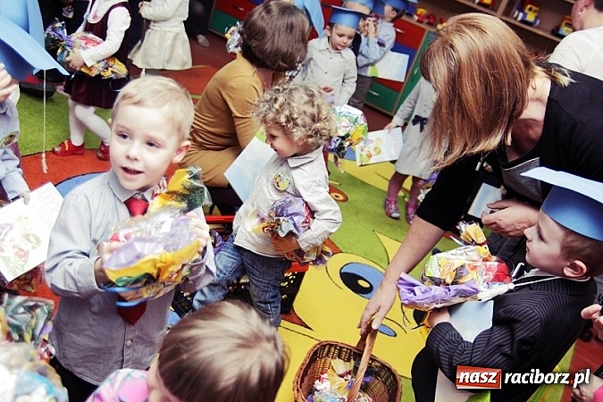 Zdjęcie w galerii na portalu naszraciborz.pl: Prezydent pasował przedszkolaki w Przedszkolu nr 23 wiadomości z regionu