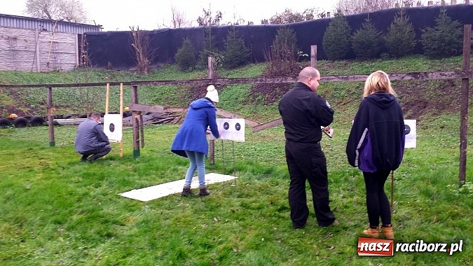 Zdjęcie w galerii na portalu naszraciborz.pl: Studenci PWSZ stawiają pierwsze kroki na strzelnicy wiadomości z regionu