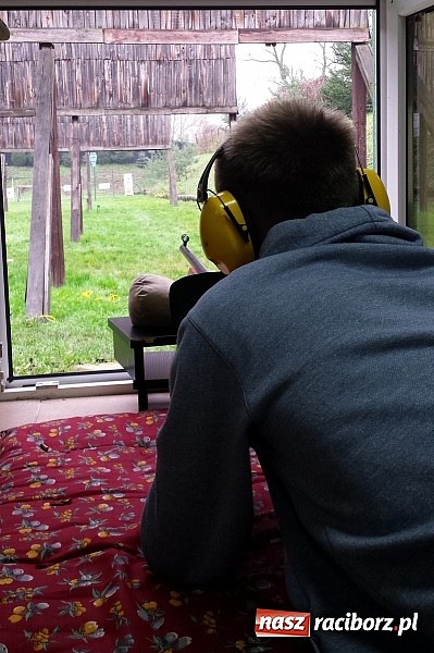 Zdjęcie w galerii na portalu naszraciborz.pl: Studenci PWSZ stawiają pierwsze kroki na strzelnicy wiadomości z regionu