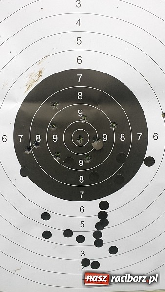 Zdjęcie w galerii na portalu naszraciborz.pl: Studenci PWSZ stawiają pierwsze kroki na strzelnicy wiadomości z regionu