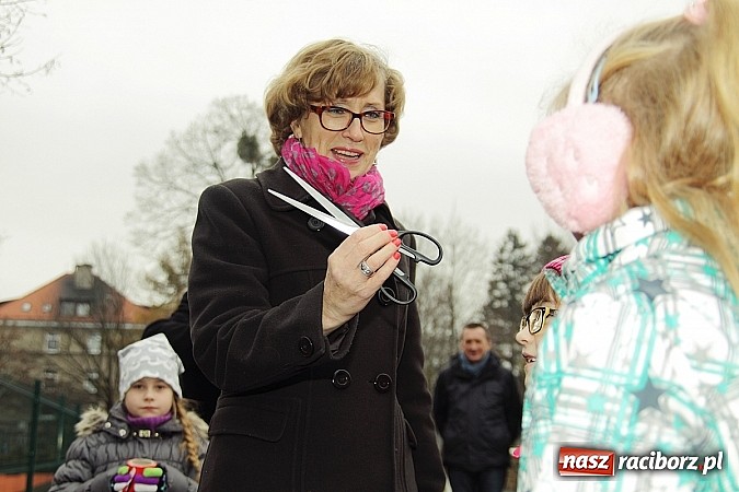 Zdjęcie w galerii na portalu naszraciborz.pl: Nowy plac zabaw przy SP 18 już otwarty wiadomości z regionu