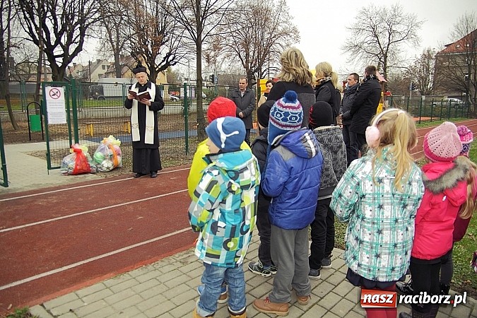 Zdjęcie w galerii na portalu naszraciborz.pl: Nowy plac zabaw przy SP 18 już otwarty wiadomości z regionu