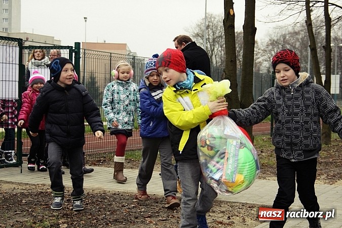 Zdjęcie w galerii na portalu naszraciborz.pl: Nowy plac zabaw przy SP 18 już otwarty wiadomości z regionu