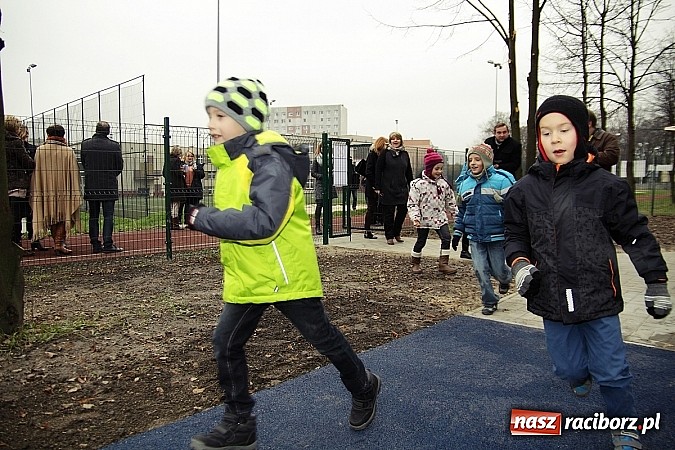 Zdjęcie w galerii na portalu naszraciborz.pl: Nowy plac zabaw przy SP 18 już otwarty wiadomości z regionu