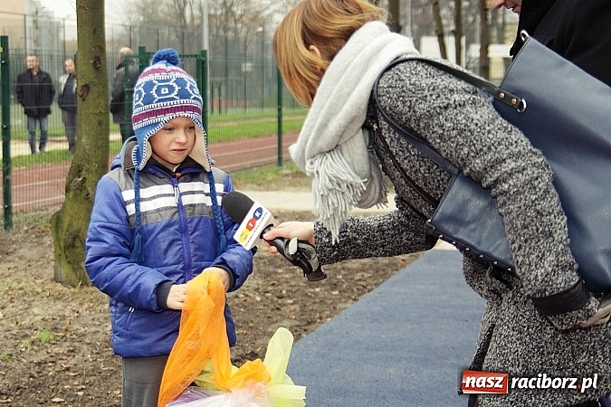Zdjęcie w galerii na portalu naszraciborz.pl: Nowy plac zabaw przy SP 18 już otwarty wiadomości z regionu