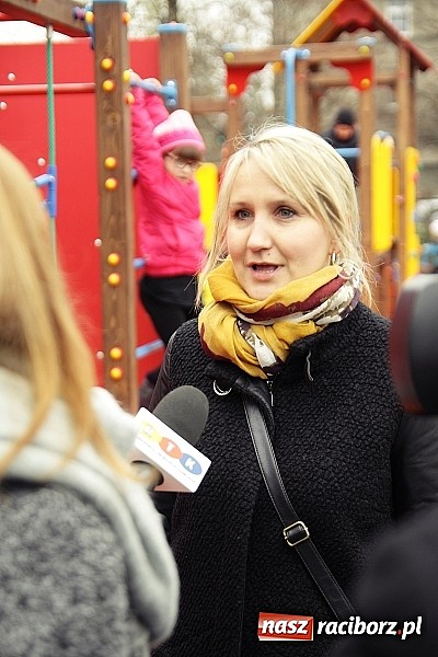 Zdjęcie w galerii na portalu naszraciborz.pl: Nowy plac zabaw przy SP 18 już otwarty wiadomości z regionu