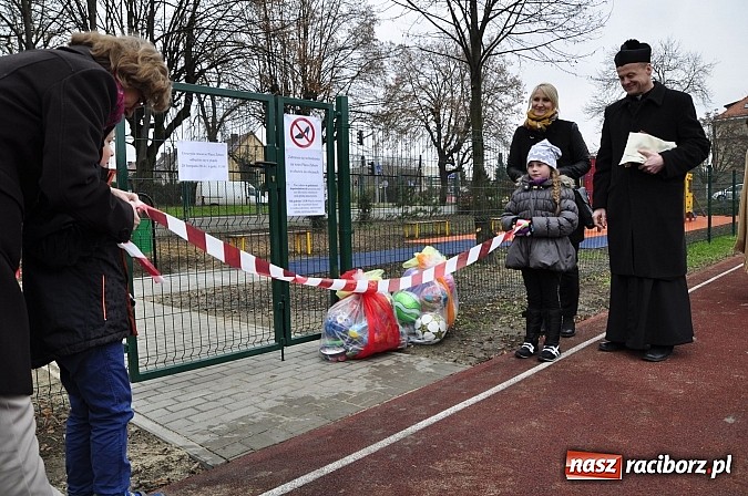 Zdjęcie w galerii na portalu naszraciborz.pl: Nowy plac zabaw przy SP 18 już otwarty wiadomości z regionu