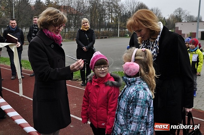 Zdjęcie w galerii na portalu naszraciborz.pl: Nowy plac zabaw przy SP 18 już otwarty wiadomości z regionu