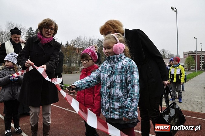 Zdjęcie w galerii na portalu naszraciborz.pl: Nowy plac zabaw przy SP 18 już otwarty wiadomości z regionu