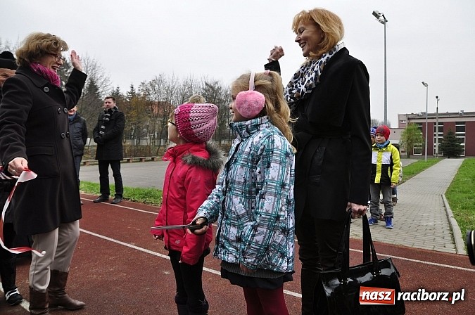 Zdjęcie w galerii na portalu naszraciborz.pl: Nowy plac zabaw przy SP 18 już otwarty wiadomości z regionu