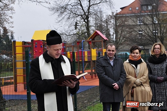 Zdjęcie w galerii na portalu naszraciborz.pl: Nowy plac zabaw przy SP 18 już otwarty wiadomości z regionu