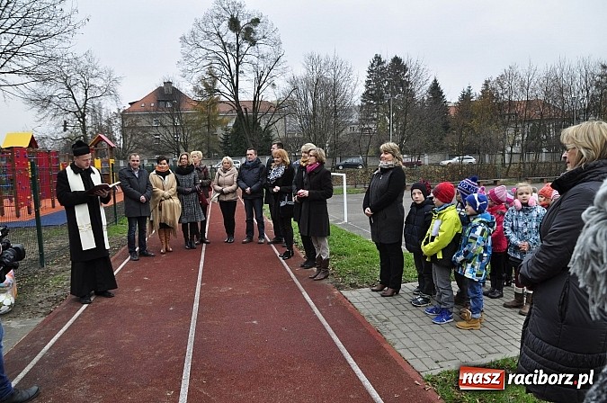 Zdjęcie w galerii na portalu naszraciborz.pl: Nowy plac zabaw przy SP 18 już otwarty wiadomości z regionu