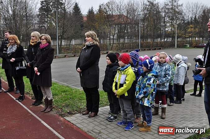 Zdjęcie w galerii na portalu naszraciborz.pl: Nowy plac zabaw przy SP 18 już otwarty wiadomości z regionu