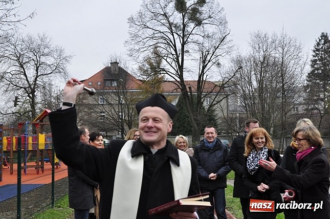 Zdjęcie w galerii na portalu naszraciborz.pl: Nowy plac zabaw przy SP 18 już otwarty wiadomości z regionu