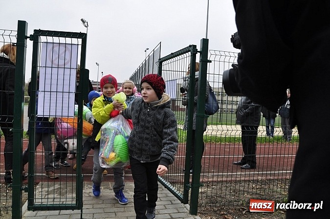 Zdjęcie w galerii na portalu naszraciborz.pl: Nowy plac zabaw przy SP 18 już otwarty wiadomości z regionu
