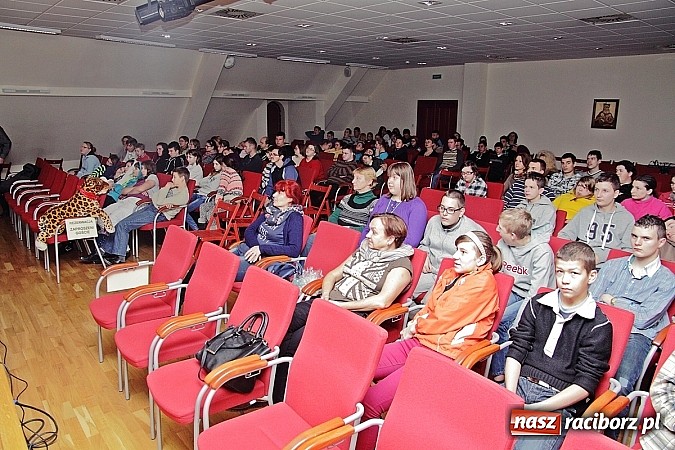 Zdjęcie w galerii na portalu naszraciborz.pl: Festiwal Podróżniczy Wiatraki rozpoczęty  wiadomości z regionu