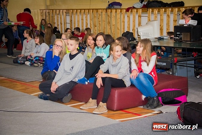 Zdjęcie w galerii na portalu naszraciborz.pl: Świetna zabawa w czasie Nocy Tolerancji w Gimnazjum Nr 5 wiadomości z regionu